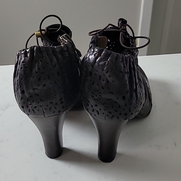 Elasio Renzoni laser cut leather booties Sz 36 Brown Cottagecore Victorian - Picture 4 of 11